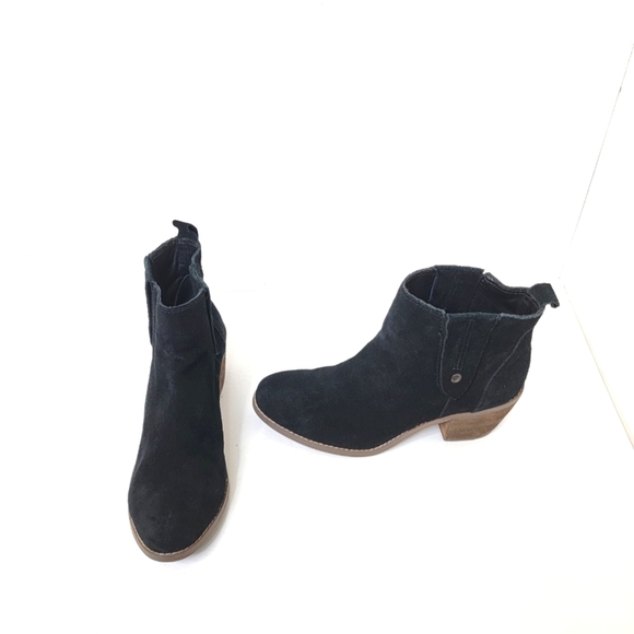 Calvin Klein Lena Boots Black Suede Leather Short Ankle Booties Size 9.5 - Picture 1 of 10